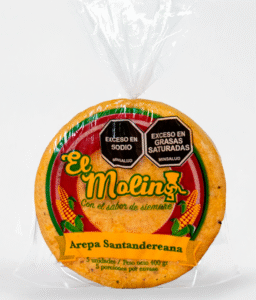 Arepa de maiz pelao con chicharron. Petos Arepas. Bogotá